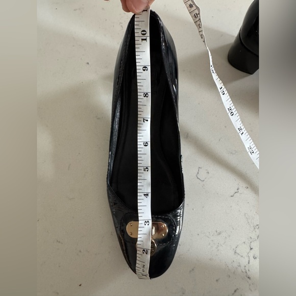 Tory Burch RARE Black Patent Leather Block Heels with logo locket - Picture 9 of 15